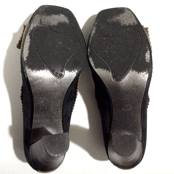 Naughty Monkey Rock and Roll Pumps gold studs - Picture 8 of 8